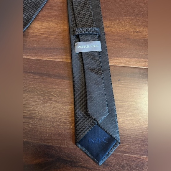 🍁SALE🍁MICHAEL KORS Black Necktie - Picture 3 of 10